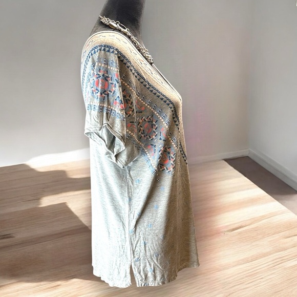 Democracy Gray V-Neck Peasant Boho Cowgirl Top Aztec Southwestern Print Sz Large - Picture 4 of 7